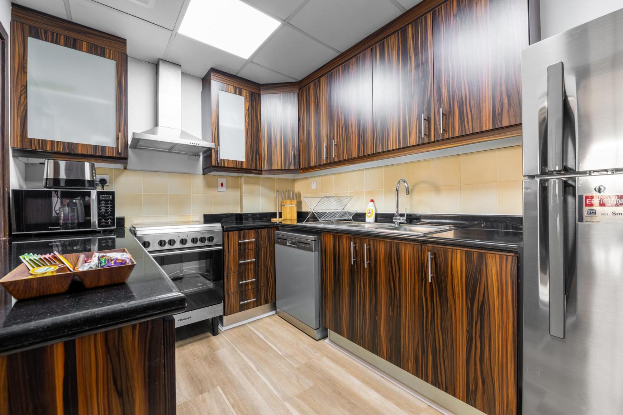 Luxe Marina View Retreat! 2bdrm Apartment *